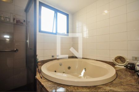 Apartamento à venda com 226m², 4 quartos e 4 vagasBanheiro Suíte 2