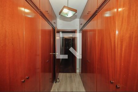 Apartamento à venda com 226m², 4 quartos e 4 vagasArmário da Suíte 2