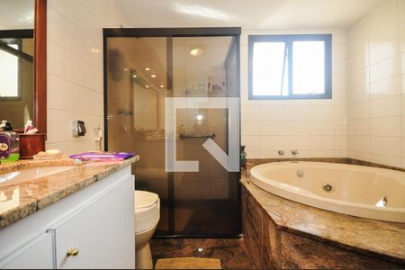 Apartamento à venda com 226m², 4 quartos e 4 vagasBanheiro Suíte 2