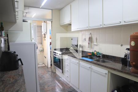 Apartamento à venda com 127m², 4 quartos e 2 vagasCozinha