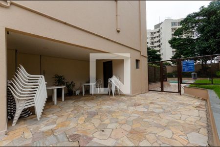 Apartamento à venda com 60m², 2 quartos e 1 vaga Apartamento à venda com 60m², 2 quartos e 1 vagaÁrea da piscina