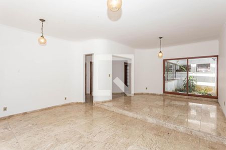 Casa à venda com 255m², 3 quartos e 2 vagas