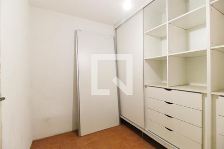 Casa à venda com 330m², 4 quartos e 3 vagas Casa à venda com 330m², 4 quartos e 3 vagasQuarto da Área de Serviço