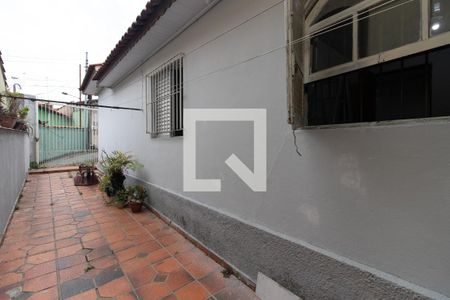 Casa à venda com 128m², 2 quartos e 2 vagas Casa à venda com 128m², 2 quartos e 2 vagasCorredor externo