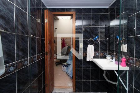 Casa à venda com 128m², 2 quartos e 2 vagas Casa à venda com 128m², 2 quartos e 2 vagasBanheiro