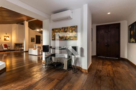 Casa à venda com 1350m², 4 quartos e 6 vagas