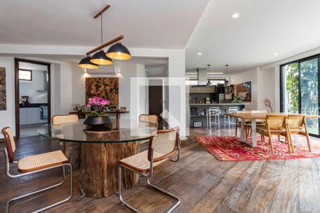 Casa à venda com 1350m², 4 quartos e 6 vagas