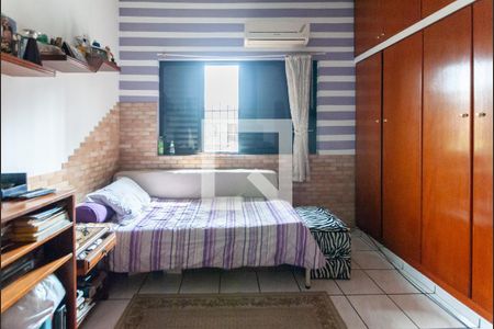 Casa à venda com 180m², 3 quartos e 4 vagas