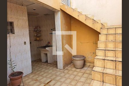 Casa à venda com 113m², 4 quartos e 1 vaga