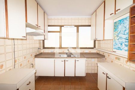 Apartamento à venda com 230m², 3 quartos e 4 vagas