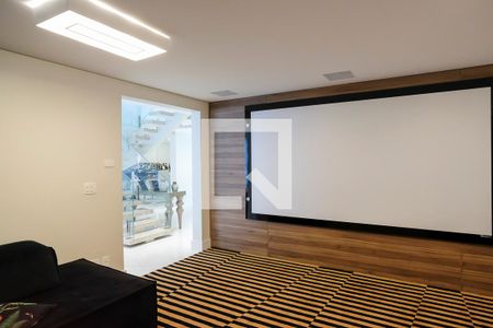 Casa à venda com 380m², 5 quartos e 6 vagasSala de TV