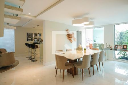 Casa à venda com 380m², 5 quartos e 6 vagasSala de jantar