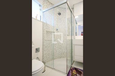 Casa à venda com 380m², 5 quartos e 6 vagasBanheiro da suíte 3