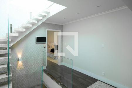 Casa à venda com 380m², 5 quartos e 6 vagasCorredor dos quartos