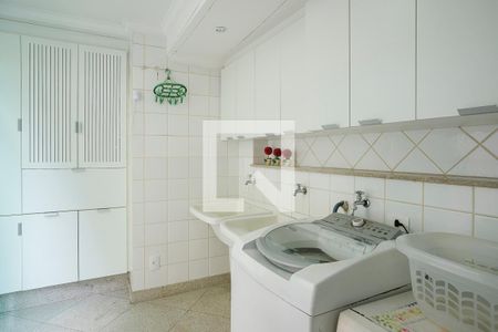 Casa à venda com 380m², 5 quartos e 6 vagasÁrea de serviço