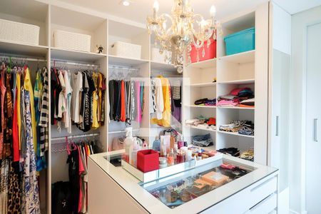 Casa à venda com 380m², 5 quartos e 6 vagasCloset da suíte 1