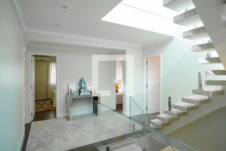 Casa à venda com 380m², 5 quartos e 6 vagasCorredor dos quartos