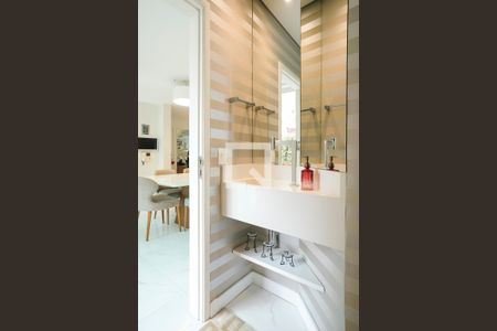 Casa à venda com 380m², 5 quartos e 6 vagasLavabo