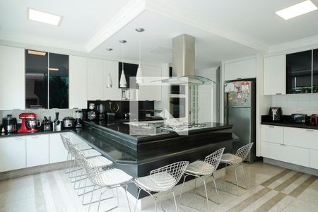 Casa à venda com 380m², 5 quartos e 6 vagasCozinha