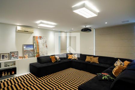 Casa à venda com 380m², 5 quartos e 6 vagasSala de TV