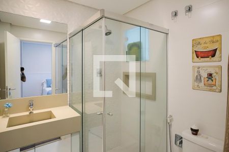 Casa à venda com 380m², 5 quartos e 6 vagasBanheiro da suíte 4