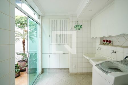 Casa à venda com 380m², 5 quartos e 6 vagasÁrea de serviço