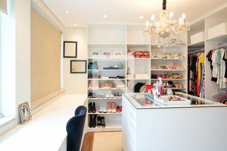 Casa à venda com 380m², 5 quartos e 6 vagasCloset da suíte 1