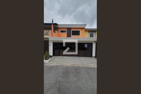 Casa à venda com 192m², 3 quartos e 2 vagas Casa à venda com 192m², 3 quartos e 2 vagasFachada do Sobrado