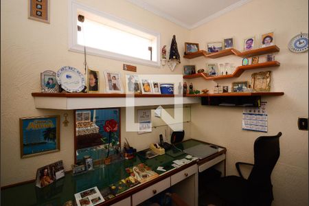 Casa à venda com 192m², 3 quartos e 2 vagas Casa à venda com 192m², 3 quartos e 2 vagasEscritório