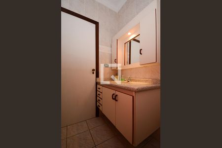 Casa à venda com 192m², 3 quartos e 2 vagas Casa à venda com 192m², 3 quartos e 2 vagasBanheiro Social