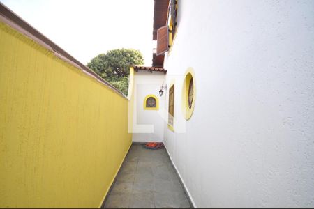 Casa à venda com 200m², 3 quartos e 3 vagasCorredor lateral