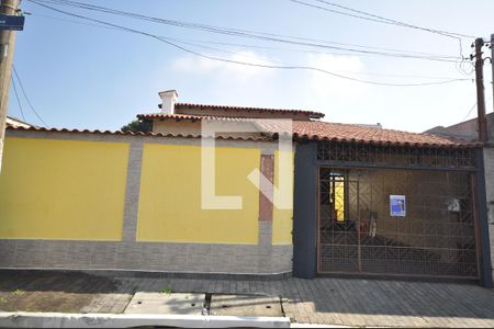 Casa à venda com 200m², 3 quartos e 3 vagas Casa à venda com 200m², 3 quartos e 3 vagasFachada