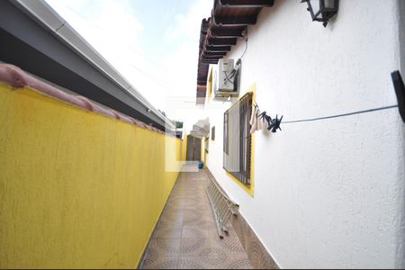 Casa à venda com 200m², 3 quartos e 3 vagasCorredor lateral