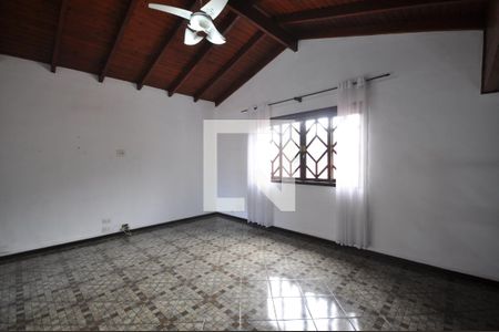 Casa à venda com 200m², 3 quartos e 3 vagasSala de TV