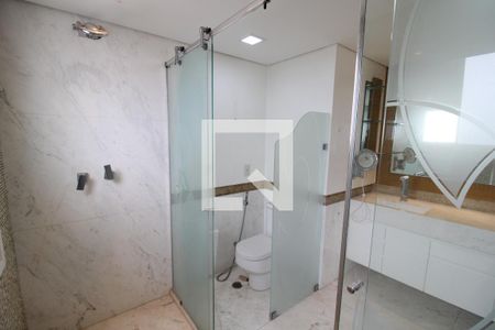 Apartamento à venda com 320m², 4 quartos e 6 vagasSuíte 2 - Banheiro