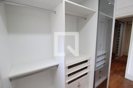 Apartamento à venda com 320m², 4 quartos e 6 vagasSuíte 2 - Closet