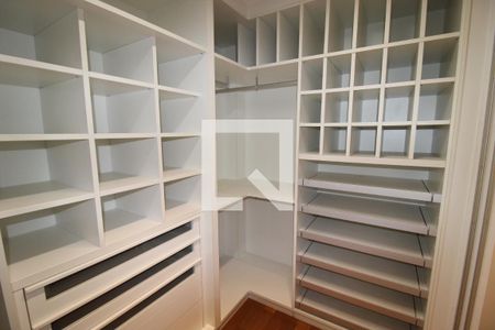 Apartamento à venda com 320m², 4 quartos e 6 vagasSuíte 3 - Closet