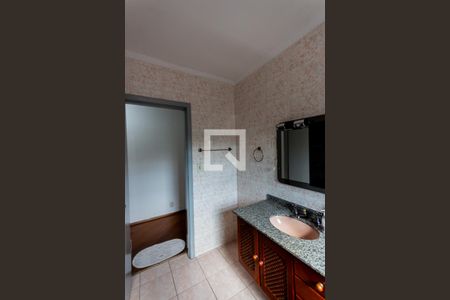 Casa à venda com 198m², 3 quartos e 2 vagas Casa à venda com 198m², 3 quartos e 2 vagasBanheiro