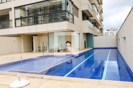 Apartamento à venda com 74m², 3 quartos e 2 vagas Apartamento à venda com 74m², 3 quartos e 2 vagasÁrea comum - Piscina