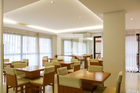 Apartamento à venda com 74m², 3 quartos e 2 vagas Apartamento à venda com 74m², 3 quartos e 2 vagasÁrea comum - Salão de festas