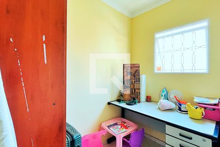 Casa à venda com 237m², 5 quartos e 4 vagas Casa à venda com 237m², 5 quartos e 4 vagasQuarto 1