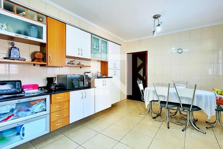 Casa à venda com 237m², 5 quartos e 4 vagas Casa à venda com 237m², 5 quartos e 4 vagasCozinha