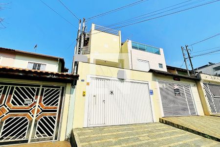 Casa à venda com 237m², 5 quartos e 4 vagas Casa à venda com 237m², 5 quartos e 4 vagasFachada