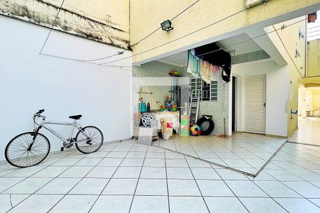 Casa à venda com 237m², 5 quartos e 4 vagas Casa à venda com 237m², 5 quartos e 4 vagasÁrea de Serviço