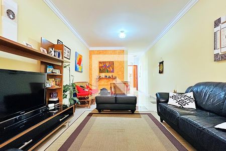 Casa à venda com 237m², 5 quartos e 4 vagas Casa à venda com 237m², 5 quartos e 4 vagasSala