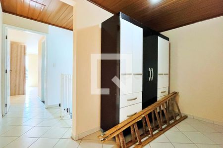 Casa à venda com 237m², 5 quartos e 4 vagas Casa à venda com 237m², 5 quartos e 4 vagasCorredor dos Dormitórios