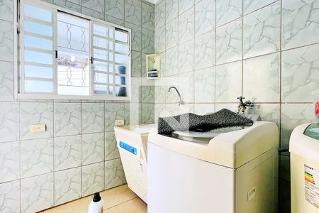 Casa à venda com 237m², 5 quartos e 4 vagas Casa à venda com 237m², 5 quartos e 4 vagasÁrea de Serviço