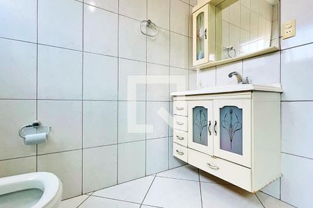 Casa à venda com 237m², 5 quartos e 4 vagas Casa à venda com 237m², 5 quartos e 4 vagasBanheiro da Suíte 1