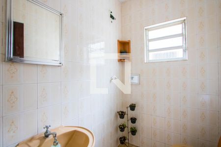 Casa à venda com 180m², 3 quartos e 2 vagasBanheiro de serviço