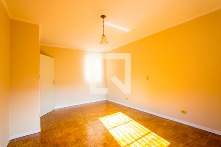 Casa à venda com 375m², 4 quartos e 5 vagas Casa à venda com 375m², 4 quartos e 5 vagasQuarto 2